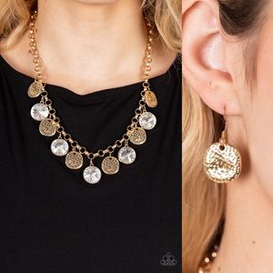 ❤️Spot On Sparkle Necklace Set